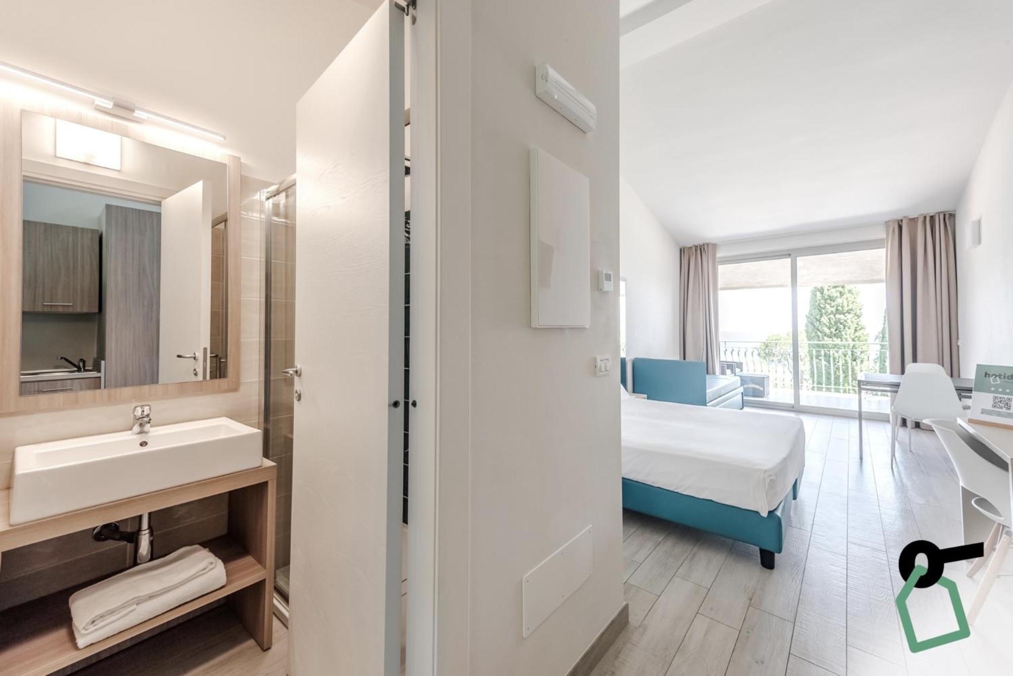 Hotiday Apartment Collection - Desenzano 데센자노델가르다 외부 사진
